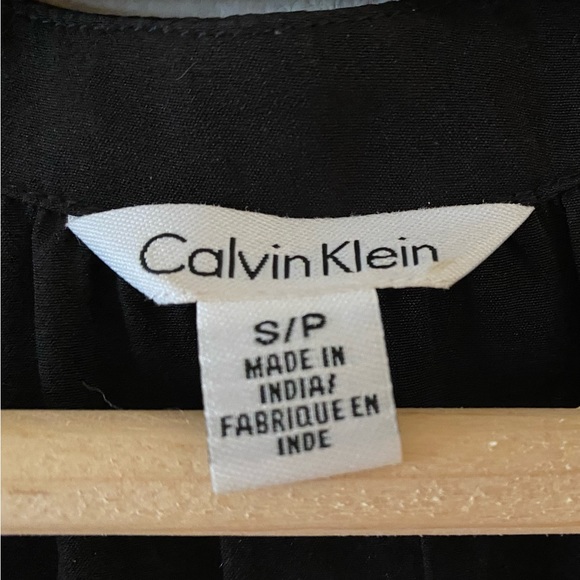 Calvin Klein elegant, black small sleeveless blouse in EUC - Picture 5 of 8